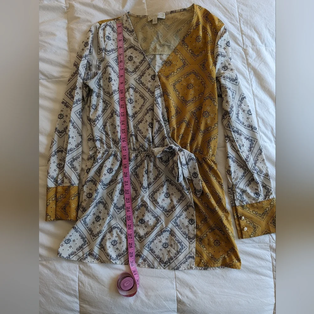 Women's Suzanne Betro Weekend mixed print faux wrap top Size M - Picture 8 of 8